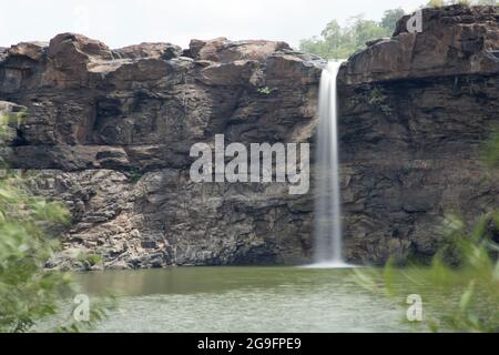 Gira Falls, Saputara, Gujarat, Inde. Grande cascade pittoresque qui se précipite pendant la saison de la mousson et qui est moins active dans les autres saisons Banque D'Images