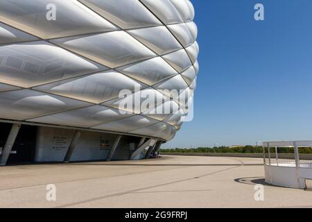 Munich, Allemagne - 08 26 2011 : stade Allianz Arena à Munich, Allemagne, en été. Banque D'Images