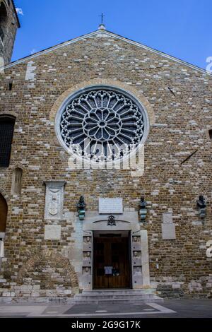 Trieste, Italie - 16 juillet 2017 : vue sur la cathédrale de San Giusto par une journée ensoleillée Banque D'Images
