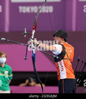Tokyo, Japon. 26 juillet 2021. Steve Wijler, des pays-Bas, participe à la compétition d'équipe masculine de tir à l'arc aux Jeux Olympiques de Tokyo en 2020 à Tokyo, au Japon, le 26 juillet 2021. Credit: Li Gang/Xinhua/Alay Live News Banque D'Images