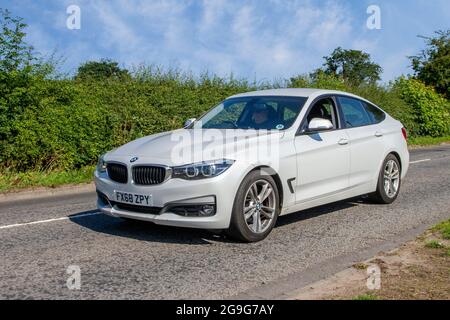 2018 blanc BMW 320D M Sport Gran Turismo 8 vitesse manuelle 1995cc diesel, en route vers Capesthorne Hall Classic de juillet car show, Cheshire, Royaume-Uni Banque D'Images