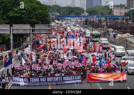 26 juillet 2021, ville de Quezon, région de la capitale nationale, Philippines: Les Philippins protestent contre le dernier discours sur l'État de la nation du Président Rodrigo Roa Duterte. (Image de crédit : © George BUID/ZUMA Press Wire) Banque D'Images