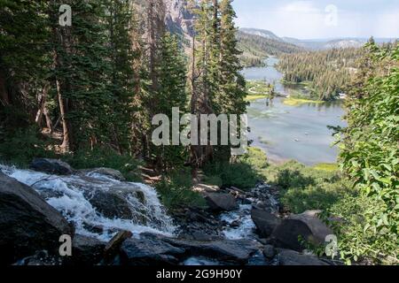 Twin Lakes est un endroit populaire pour les loisirs près de Mammoth Lakes dans le comté de Mono, CA, Etats-Unis. Banque D'Images