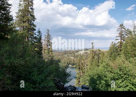 Twin Lakes est un endroit populaire pour les loisirs près de Mammoth Lakes dans le comté de Mono, CA, Etats-Unis. Banque D'Images