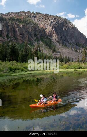 Twin Lakes est un endroit populaire pour les loisirs près de Mammoth Lakes dans le comté de Mono, CA, Etats-Unis. Banque D'Images