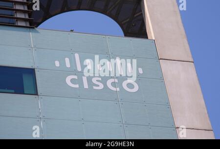 Logo de la marque Cisco Systems dans un bâtiment métallique moderne. Cisco Systems est un conglomérat technologique américain multinational. Copenhague, Danemark - Banque D'Images