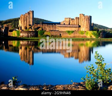 Château de Caerphilly et Moat, Caerphilly, Pays de Galles du Sud. Banque D'Images