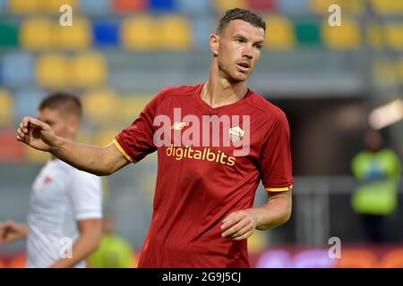 Frosinone, Italie. 25 juillet 2021. Edin Dzeko d'AS Roma réagit lors du match de football amical d'avant-saison entre AS Roma et Debrecen au stade Benito Stirpe à Frosinone (Italie), le 25 juillet 2021. Photo Andrea Staccioli/Insidefoto crédit: Insidefoto srl/Alamy Live News Banque D'Images