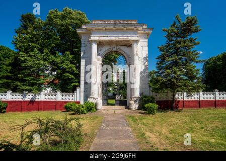 Ancien château de fantaisie historique abandonné près de Becej, Serbie Banque D'Images