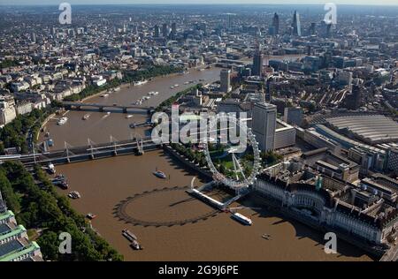 Royaume-Uni, Londres, vue aérienne de la Tamise et du paysage urbain de Westminster Banque D'Images