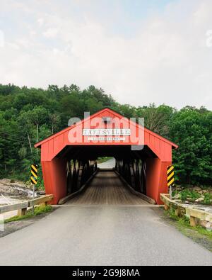 Le pont couvert de Taftsville, à Woodstock, dans le Vermont Banque D'Images