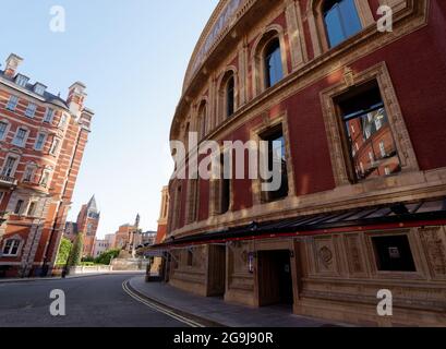 Londres, Grand Londres, Angleterre, juillet 17 2021 : extérieur du Royal Albert Hall en été, salle de concert dans la région de South Kensington. Banque D'Images