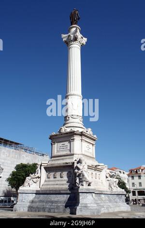 Colonne de Pedro IV, monument au roi Pierre IV du Portugal, situé dans le centre de la place Rossio, installé en 1870, Lisbonne, Portugal Banque D'Images