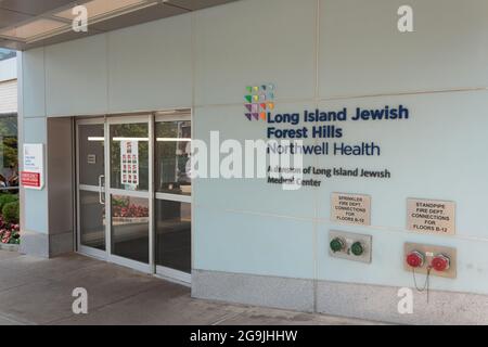 Entrée principale de l'hôpital de long Island Jewish Forest Hills à Forest Hills, Queens, New York, une branche du centre médical juif de long Island Banque D'Images