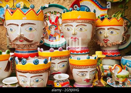 Céramique sicilienne typique à vendre, village de montagne d'Erice, Sicile, Italie Banque D'Images