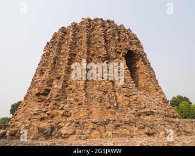 L'Alai inachevé au complexe Qutb Minar Minar, Delhi, Inde Banque D'Images