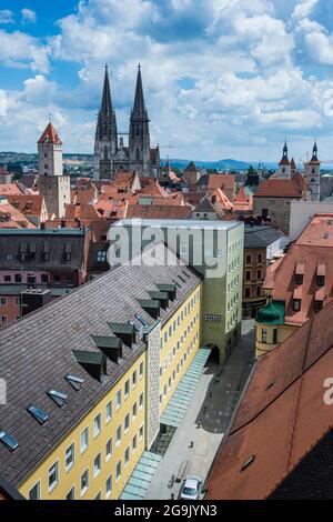 Au cours de la négliger au patrimoine mondial de l'Unesco Regensburg vue de la tour de l'église de la Sainte Trinité, Bavière, Allemagne Banque D'Images