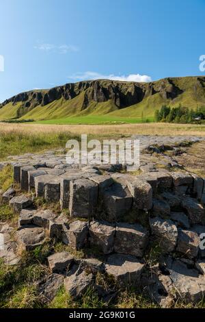 Colonnes de basalte sculptées par les glaciers, Kirkjugolf ou trottoir d'église, Kirkjubaejarklaustur, Skaftarhreppur, Suourland, Islande Banque D'Images