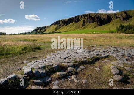 Colonnes de basalte sculptées par les glaciers, Kirkjugolf ou trottoir d'église, Kirkjubaejarklaustur, Skaftarhreppur, Suourland, Islande Banque D'Images