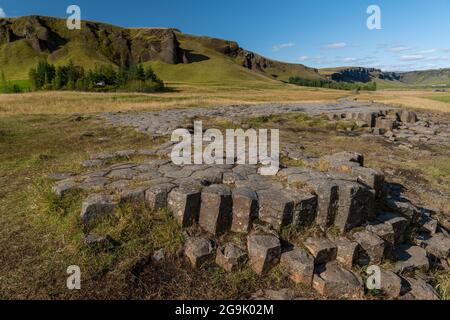 Colonnes de basalte sculptées par les glaciers, Kirkjugolf ou trottoir d'église, Kirkjubaejarklaustur, Skaftarhreppur, Suourland, Islande Banque D'Images