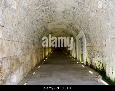 Couloirs des vestiaires menant au stade panathénaïque est le site des premiers Jeux Olympiques modernes en 1896 à Athènes, en Grèce. Banque D'Images