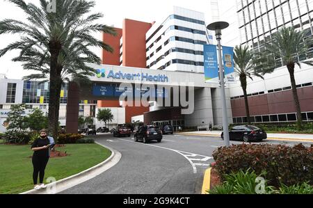 Orlando, États-Unis. 26 juillet 2021. L'hôpital AdventHealth d'Orlando est vu le jour où les responsables de l'hôpital ont signalé qu'ils étaient au niveau rouge avec une unité de soins intensifs complète et plus de 900 patients hospitalisés avec COVID-19 dans le centre de la Floride. Les totaux des patients hospitalisés du système hospitalier ont été relevés vers le record de janvier, car la variante delta infecte les personnes non vaccinées. (Photo de Paul Hennessy/SOPA Images/Sipa USA) crédit: SIPA USA/Alay Live News Banque D'Images