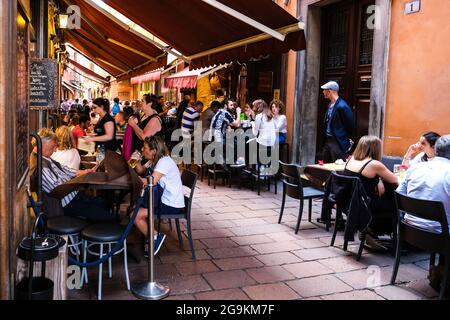 Vous pourrez savourer la cuisine et l'ambiance de la région de Quadrilatero, en Italie, à Bologne Banque D'Images