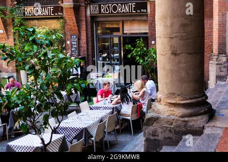 Vous pourrez savourer la cuisine et l'ambiance de la région de Quadrilatero, en Italie, à Bologne Banque D'Images