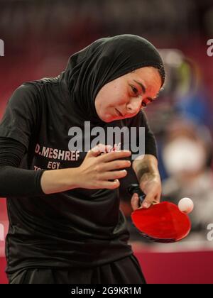 Tokyo, Japon. 27 juillet 2021. TOKYO, JAPON - JUILLET 27: Dina Meshref de l'Egypte en compétition sur les singles féminins Round 3 pendant les Jeux Olympiques de Tokyo 2020 au Tokyo Metropolitan Gymnasium le 27 juillet 2021 à Tokyo, Japon (photo de Ronald Hoogendoorn/Orange Pictures) NOCNSF crédit: Orange pics BV/Alay Live News Banque D'Images