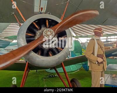 Une réplique d'un avion de chasse Sopwith Camel exposé au musée du patrimoine de l'aviation de Perth, en Australie occidentale. Banque D'Images