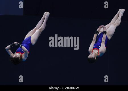 Tokyo, Japon. 27 juillet 2021. Mastsuri Arai et Minami Itahashi Japon participent aux finales de plate-forme synchronisées de 10 m des femmes au Tokyo Aquatics Centre, lors des Jeux Olympiques d'été de Tokyo, au Japon, le mardi 27 juillet 2021. Photo par Tasos Katopodis/UPI. Crédit : UPI/Alay Live News Banque D'Images