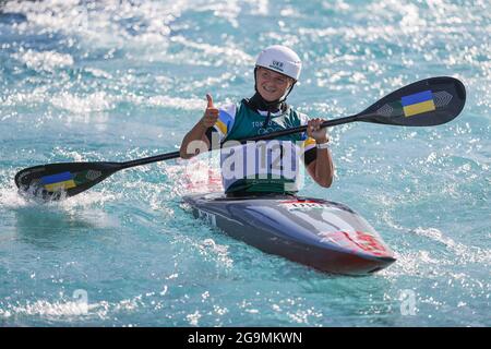 (210727) -- TOKYO, le 27 juillet 2021 (Xinhua) -- Viktoriia US d'Ukraine réagit après la finale féminine de slalom en kayak aux Jeux Olympiques de Tokyo 2020 à Tokyo, au Japon, le 27 juillet 2021. (Xinhua/Zheng Huansong) Banque D'Images