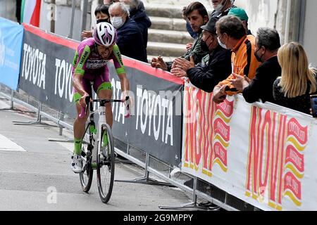 Nikias Arndt cycliste de l'équipe DSM, au cours de la phase numéro 8 du Giro d'italia 104, Foggia - Guardia Sanframondi de 170km. Banque D'Images