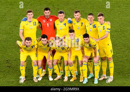 Rome, Italie - 03 juillet : (G-D) Ukraine les joueurs posent pour la photo d'équipe avec Illia Zabarnyi, gardien de but Heorhii Bushchan, Sergii Kryvtsov, Andrii Yarmolenko Banque D'Images