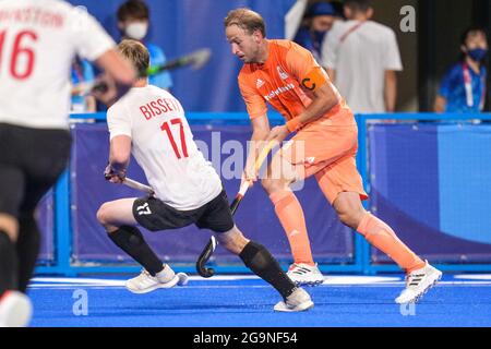 TOKYO, JAPON - 27 JUILLET : Brenden Bissett du Canada et Billy Bakker des pays-Bas en compétition sur le Pool B pour hommes lors des Jeux Olympiques de Tokyo 2020 au Stade de hockey de l'Oi le 27 juillet 2021 à Tokyo, Japon (photo de Yannick Verhoeven/Orange Pictures) NOCNSF Banque D'Images