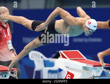 TOKYO, le 27 juillet 2021 (Xinhua) -- Ho Ian Yentou, de Hong Kong, en Chine, participe aux épreuves du 100m nage libre des hommes aux Jeux olympiques de 2020 à Tokyo, au Japon, le 27 juillet 2021. (Xinhua/Ding Xu) Banque D'Images