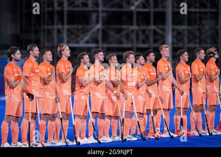 TOKYO, JAPON - JUILLET 27 : Jeroen Hertzberger des pays-Bas, Lars balk des pays-Bas, Billy Bakker des pays-Bas, Jorrit Croon des pays-Bas, Glenn Schuurman des pays-Bas, Mirco Pruijser des pays-Bas, Joep de mol des pays-Bas, Thierry Brinkman des pays-Bas, Le gardien de but Pirmin Blaak des pays-Bas, Mink van der Weerden des pays-Bas et Justen Blok des pays-Bas participant à la compétition de la piscine des hommes B lors des Jeux Olympiques de Tokyo 2020 au stade de hockey de l'Oi le 27 juillet 2021 à Tokyo, Japon (photo de Yannick Verhoeven/Orange Pictures) NOCNSF Banque D'Images