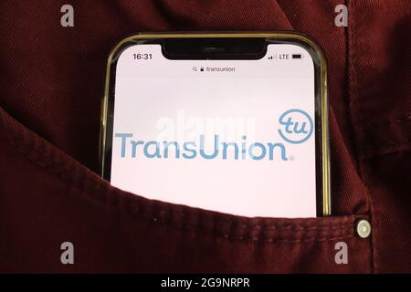 KONSKIE, POLAND - July 22, 2021: TransUnion agency logo displayed on mobile phone Banque D'Images
