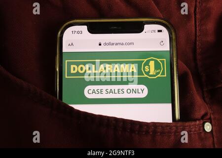KONSKIE, POLAND - July 22, 2021: Dollarama logo displayed on mobile phone Banque D'Images