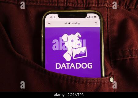 KONSKIE, POLAND - July 22, 2021: Datadog Inc logo displayed on mobile phone Banque D'Images