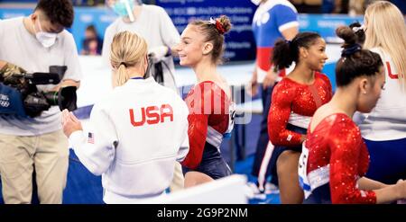 TOKYO, JAPON - JUILLET 27 : Grace McCallum des États-Unis d'Amérique, Jordan Chiles des États-Unis d'Amérique, Sunisa Lee des États-Unis d'Amérique participant à la finale de l'équipe féminine lors des Jeux Olympiques de Tokyo 2020 au Centre de gymnastique Ariake le 27 juillet 2021 à Tokyo, au Japon (Photo par Iris van den Broek/Orange Pictures) Banque D'Images