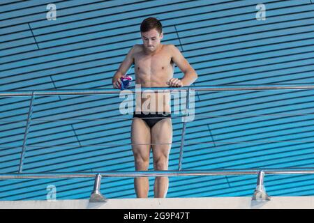 Le plongeur britannique Tom Daley (Thomas Daley) se concentre avant une plate-forme de plongée de 10 m, European Diving Championships 2016, Londres, Royaume-Uni Banque D'Images