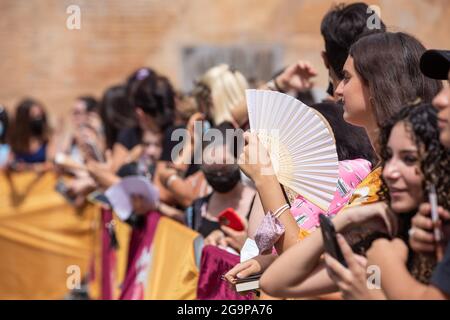 Rome, Italie. 27 juillet 2021. (7/27/2021) fans de Maneskin à l'extérieur de Campidoglio (photo de Matteo Nardone/Pacific Press/Sipa USA) crédit: SIPA USA/Alay Live News Banque D'Images