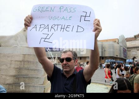 Rome, Italie. 27 juillet 2021. Rome, manifestation contre le Green Pass organisée par IO apro photo: Credit: Independent photo Agency/Alamy Live News Banque D'Images