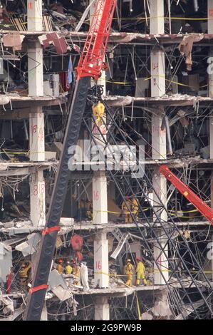 Terrorisme et catastrophes: ©1995 séquelles de l'attentat à la bombe d'Oklahoma City contre l'édifice fédéral de Murrah le 19 avril 1995, 9:02AM qui a tué 168 personnes et blessé près de 700 personnes. Banque D'Images