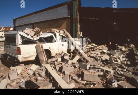 Terrorisme et catastrophes: ©1995 séquelles de l'attentat à la bombe d'Oklahoma City contre l'édifice fédéral de Murrah le 19 avril 1995, 9:02AM qui a tué 168 personnes et blessé près de 700 personnes. Banque D'Images