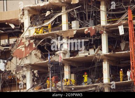 Terrorisme et catastrophes: ©1995 séquelles de l'attentat à la bombe d'Oklahoma City contre l'édifice fédéral de Murrah le 19 avril 1995, 9:02AM qui a tué 168 personnes et blessé près de 700 personnes. Banque D'Images