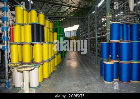 Bobines textiles et corde, machine textile, machine de fabrication de corde en nylon de haute qualité dans l'usine Banque D'Images