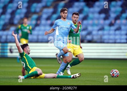 Iker Pozo de Manchester City (au centre) lors du match d'avant-saison au stade Academy, Manchester. Date de la photo: Mardi 27 juillet 2021. Banque D'Images