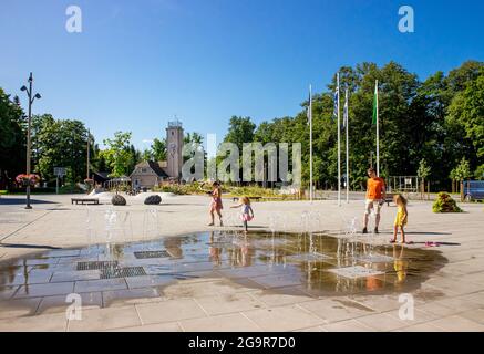 Kärdla, Hiiumaa, Estonia-25JUL2021-place de la ville de Kärdla en Estonie sur l'île de Hiiumaa jour d'été ensoleillé. Banque D'Images